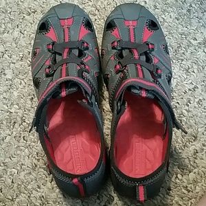 Merrell waterproof activewear sandals size 7W